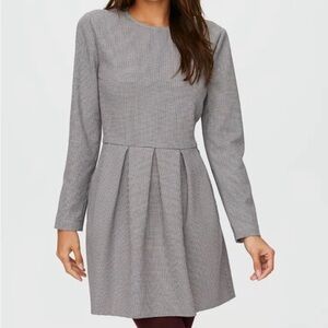Aritzia Sunday Best Houndstooth Plaid Long Sleeve Pleated Mini Dress Size 8
